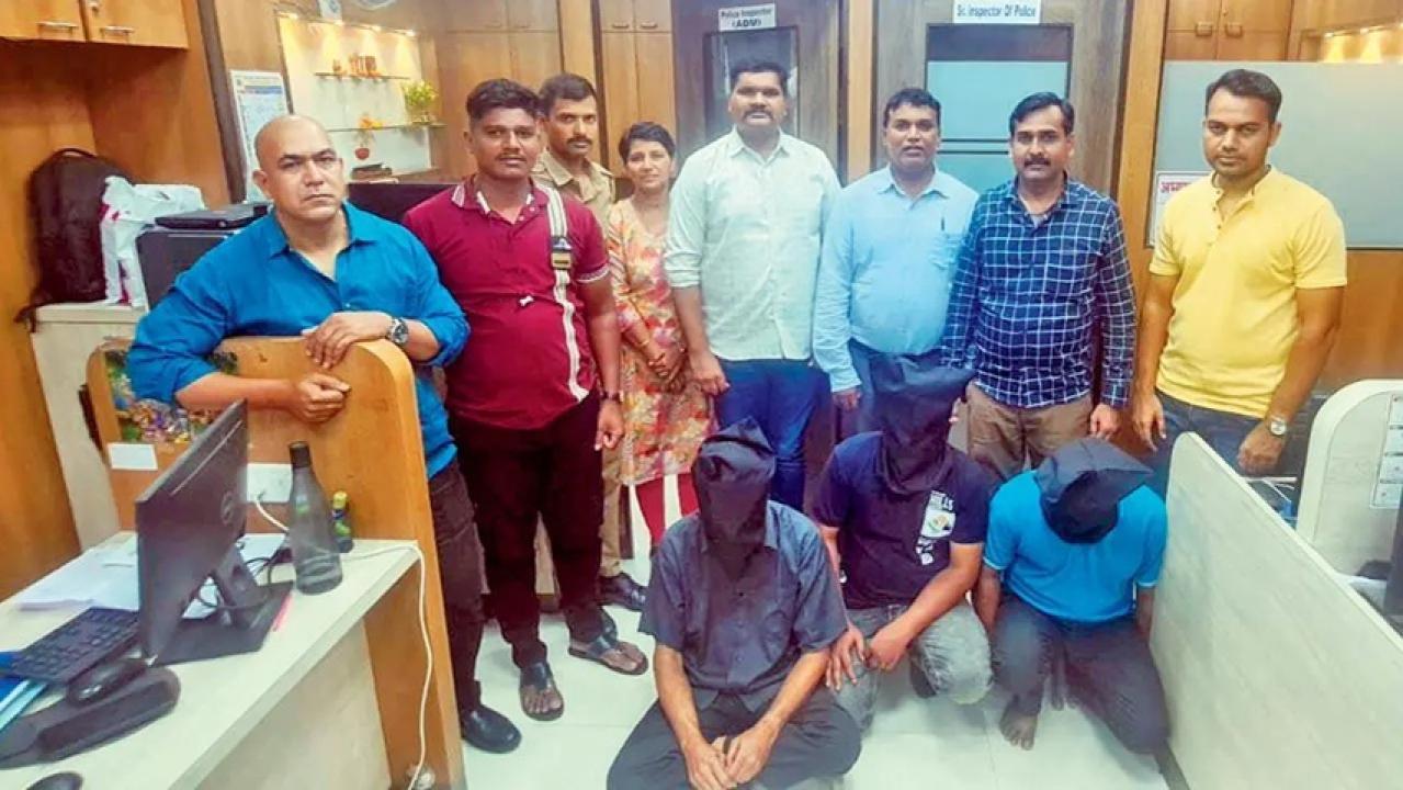 पुलिस की गिरफ्त में तीनों आरोपी.
