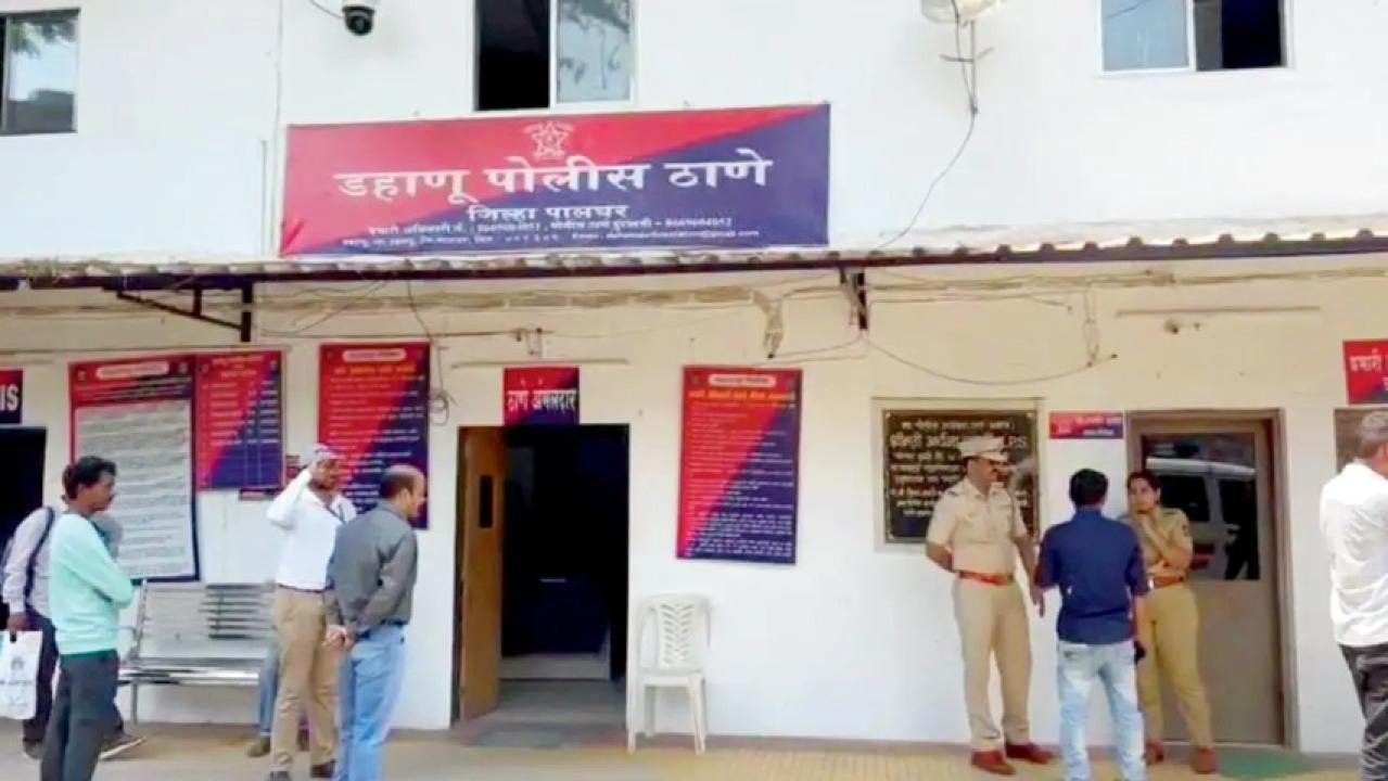 यह गिरफ्तारी दहानू पुलिस ने की है. Pic/Hanif Patel