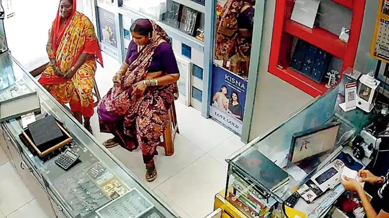 Iनौ गज की साड़ी बनी पुलिस के लिए सुराग, भांडुप में दो महिला चोरों पर शिकंजा