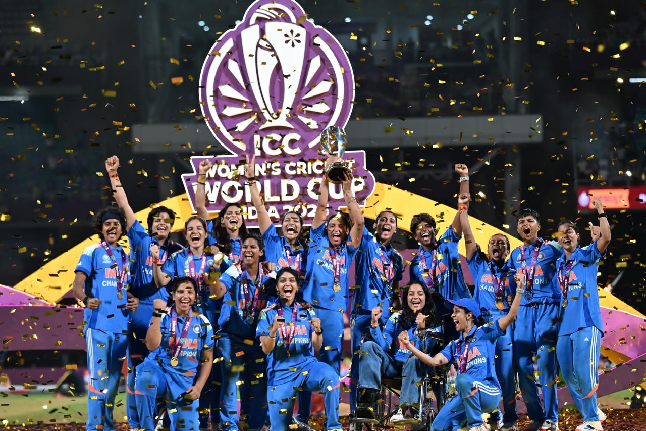 उनके साथ दीप्ति शर्मा ने भी 58 गेंदों पर 58 रनों का महत्वपूर्ण योगदान दिया. ऋचा घोष ने तेज़ 24 गेंदों में 34 रन ठोककर स्कोर को मज़बूत किया.