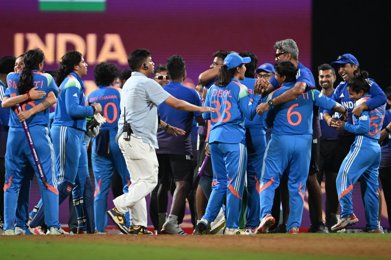 टीम की शुरुआत शानदार रही जब सलामी बल्लेबाज़ शैफाली वर्मा ने 78 गेंदों पर 87 रनों की धुआंधार पारी खेली, जिसमें सात चौके और दो छक्के शामिल थे. 