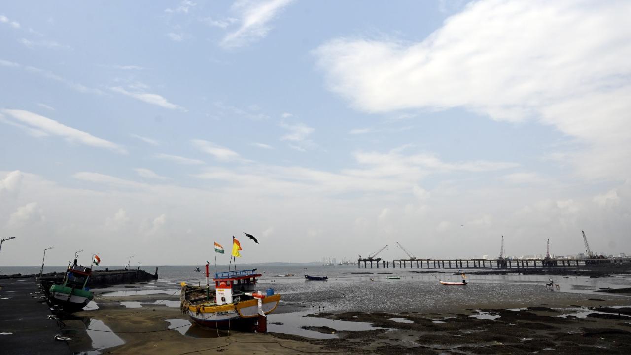 Iमुंबई में आज मौसम रहेगा सुहाना और हवा साफ- IMD ने जताया हल्की बारिश का अनुमान