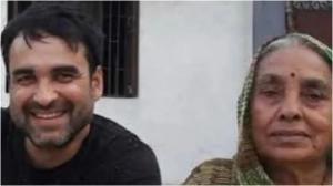 पंकज त्रिपाठी और उनकी मां श्रीमती हेमवंती देवी (फोटो: सोशल मीडिया)