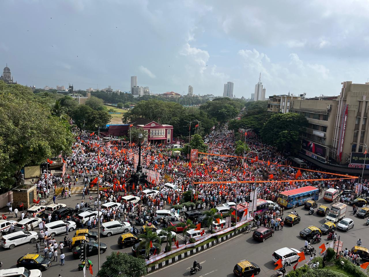 रैली में माहौल बेहद जोशीला था — “सत्याचा विजय होवो” के नारों से पूरा क्षेत्र गूंज उठा. 