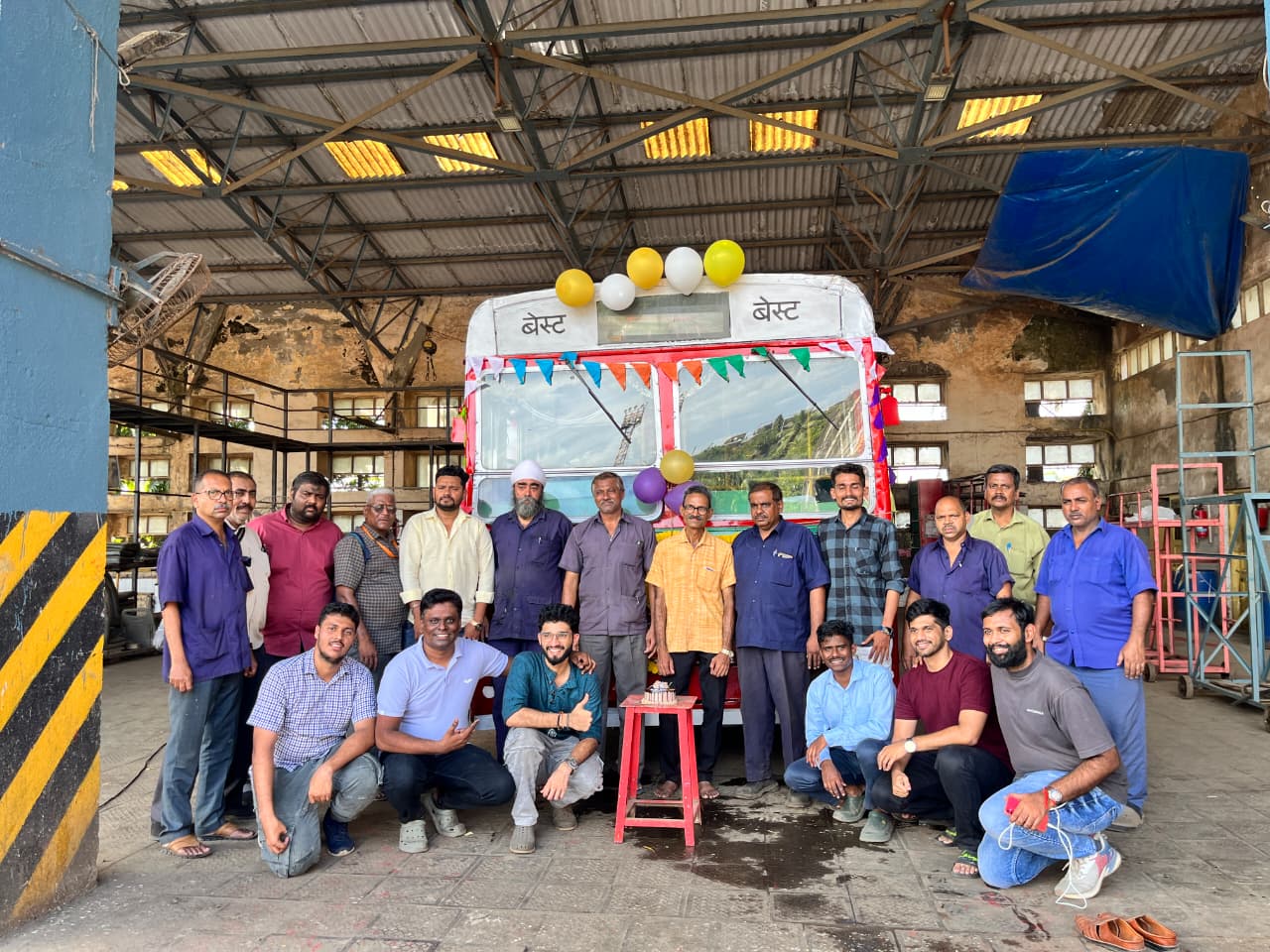 आपली बेस्ट आपल्यासाथी के अध्यक्ष रूपेश शेलतकर ने कहा, “हम बेस्ट के बेड़े में स्वामित्व वाली बसों की संख्या बढ़ाने के लिए प्रयासरत रहेंगे ताकि ‘लाभ से पहले सेवा’ की परंपरा कायम रहे.”
