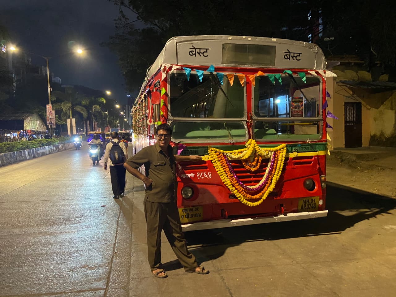 अब जब नवंबर के अंत तक मध्यम आकार की जेएनएनयूआरएम बसें भी सेवा से हटेंगी, तो भांडुप और मलाड जैसे इलाकों की बस सेवाओं पर असर पड़ सकता है.
