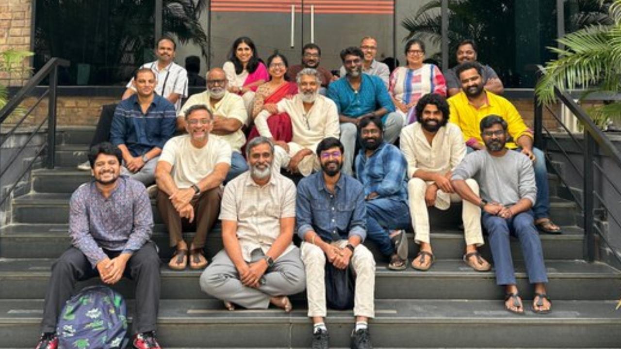 बाहुबली: द एपिक को एक ही फिल्म के रूप में पेश किया जा रहा है, जिसमें दोनों फिल्मों के फुटेज को जोड़ा गया है, नए तकनीकी अपडेट, पुराने या अब तक न दिखाए गए सीन और कुछ बदलाव शामिल किए गए हैं. 