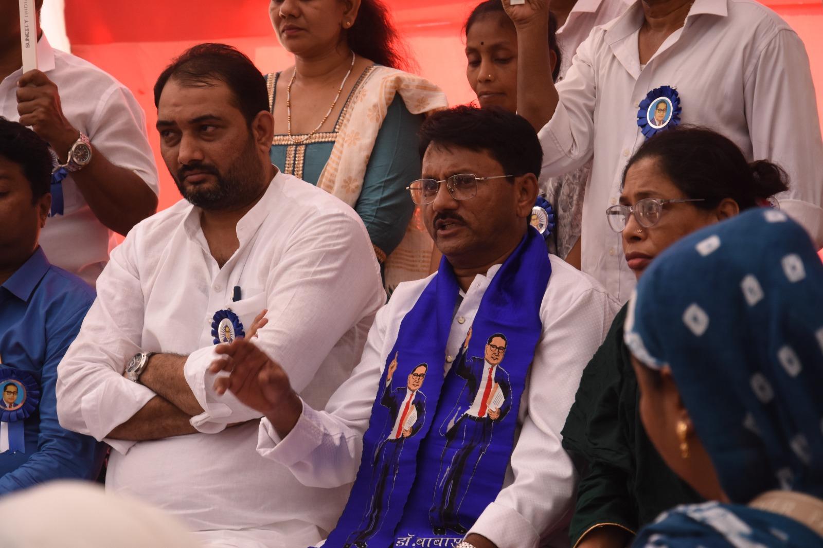 भूख हड़ताल के मुख्य मुद्दों में शामिल हैं: निजी कंपनियों में सरकारी आदेशों का तुरंत और सख्ती से पालन. स्थानीय श्रमिकों के लिए आरक्षण की गारंटी और नियमों का उल्लंघन करने वाली कंपनियों के खिलाफ दंडात्मक कार्रवाई.