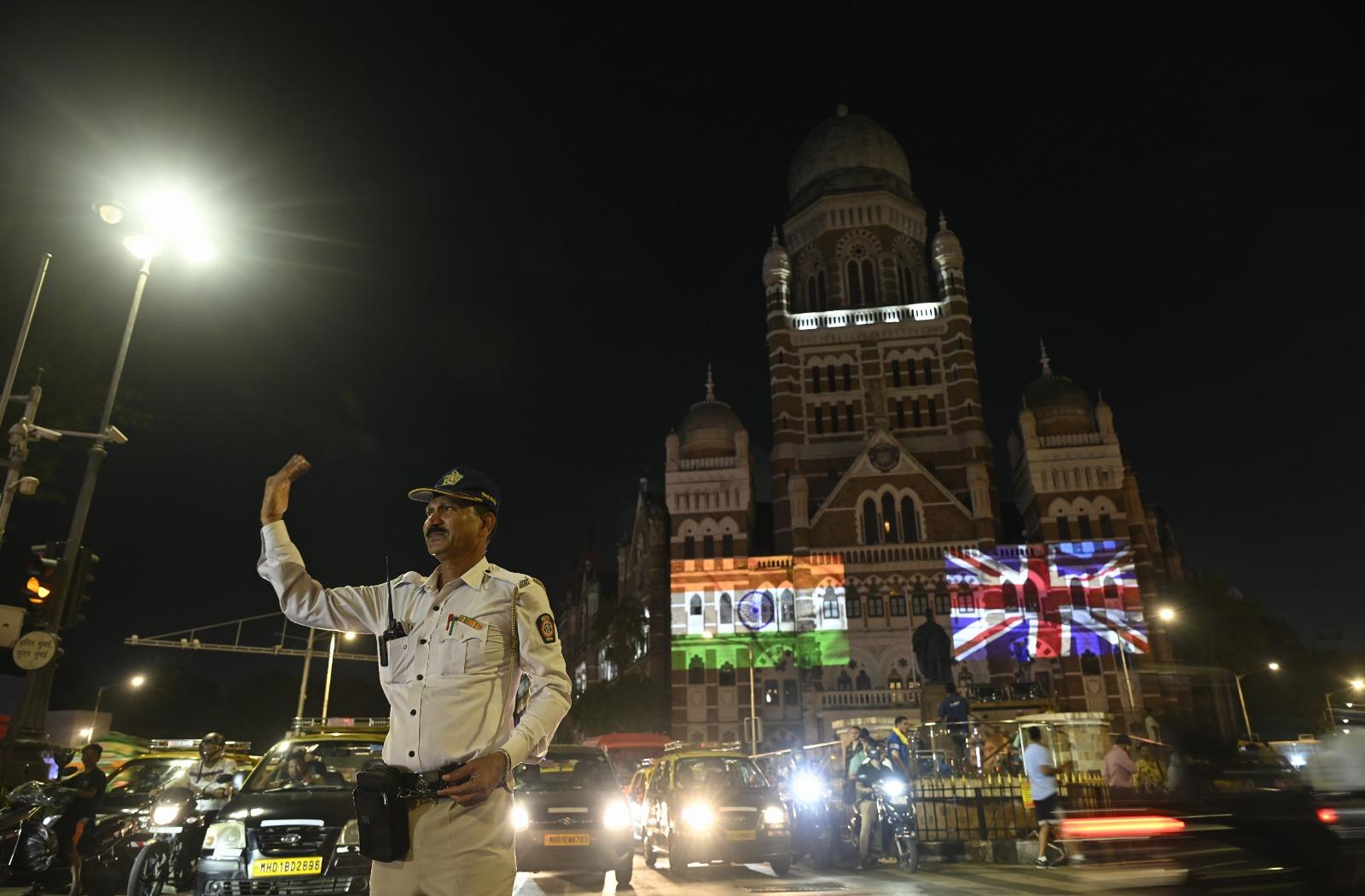 प्रधानमंत्री मोदी और ब्रिटिश प्रधानमंत्री कीर स्टारमर जियो वर्ल्ड सेंटर में आयोजित सीईओ फोरम में भी हिस्सा लेंगे. 