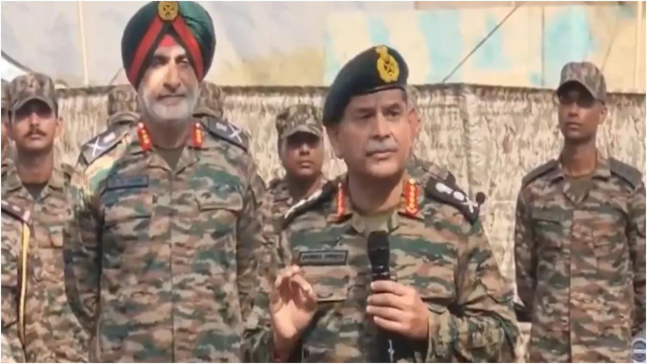 सेना प्रमुख जनरल उपेंद्र द्विवेदी ने कहा कि 22 अप्रैल को पहलगाम हमले के बाद जब भारत ने ऑपरेशन सिंदूर शुरू किया था, तब पूरी दुनिया उसके साथ खड़ी थी। चित्र/X
