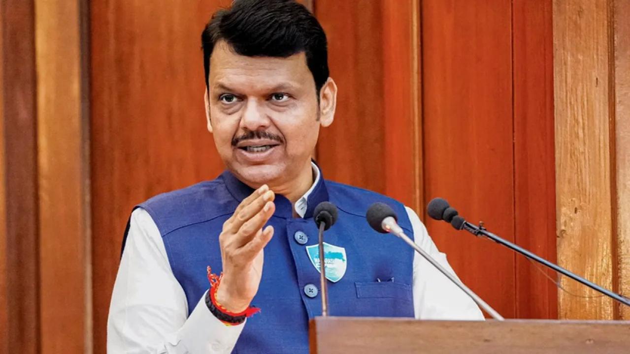 Iमुख्यमंत्री फडणवीस ने बाढ़ राहत पैकेज की समीक्षा की, दिवाली तक वितरण का भरोसा