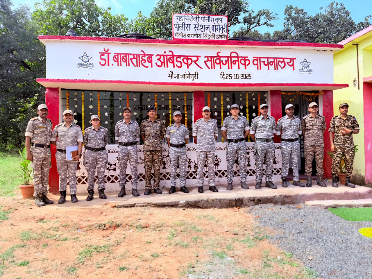 पुस्तकालय स्थापना और कार्यक्रम की सफलता जिला पुलिस बल, वांगेतुरी पुलिस और सामुदायिक अधिकारियों के समर्पित प्रयासों से संभव हुई.
