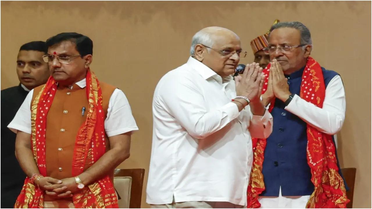गुजरात के मुख्यमंत्री भूपेंद्र पटेल गांधीनगर में नए मंत्रिमंडल के शपथ ग्रहण समारोह के दौरान. तस्वीर/पीटीआई