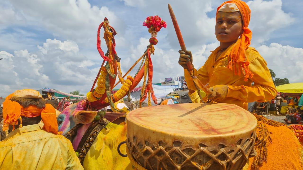 कई स्थानीय और क्षेत्रीय गणमान्य व्यक्तियों ने इस यात्रा में हिस्सा लिया और भक्तों को आशीर्वाद दिया. 