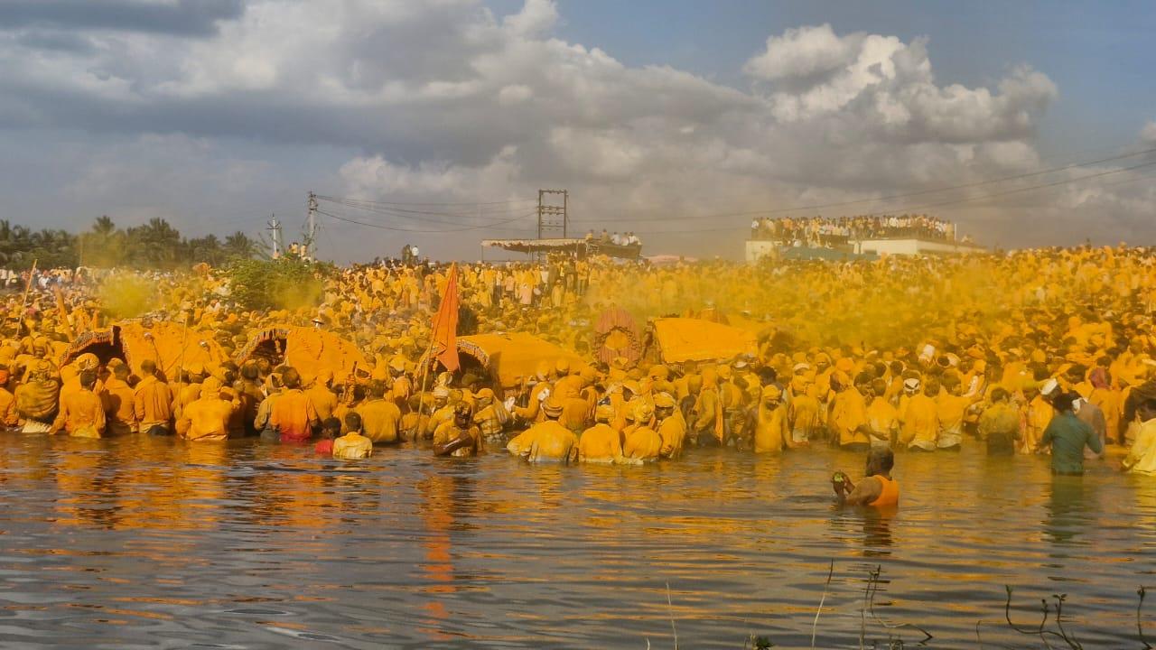 श्री महालिंगराया हुलजंती यात्रा न केवल देव के प्रति श्रद्धा का प्रतीक है, बल्कि यह समुदाय में भाईचारे, परंपरा और संस्कृति को जीवित रखने का एक अनोखा अवसर भी प्रदान करती है. 
