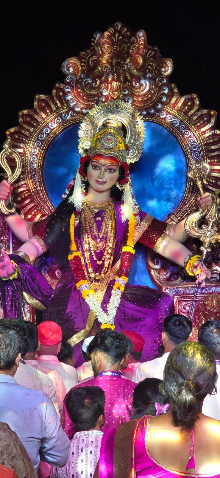 इस प्रकार, नवरात्र उत्सव ने हर श्रद्धालु के मन में माता दुर्गा के प्रति अटूट भक्ति और आस्था का दीप प्रज्वलित किया, और विसर्जन के माध्यम से श्रद्धा और उल्लास का अद्भुत अनुभव प्रदान किया.