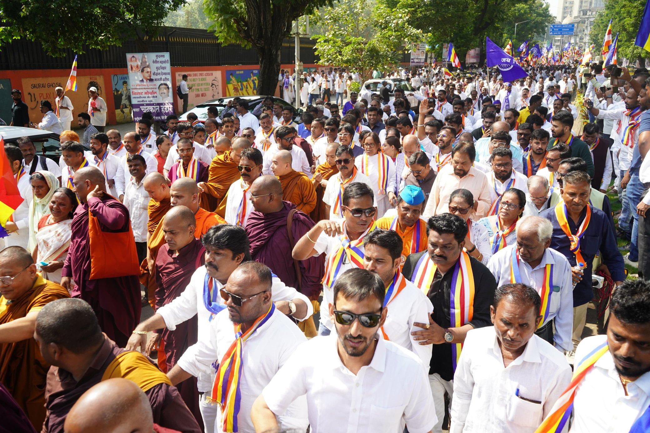 गायकवाड़ ने बताया कि संसद और महाराष्ट्र विधानसभा में न्याय दिलाने के लिए आवाज उठाते रहेंगे और प्रधानमंत्री से भी इस विषय पर मुलाकात करेंगे. 