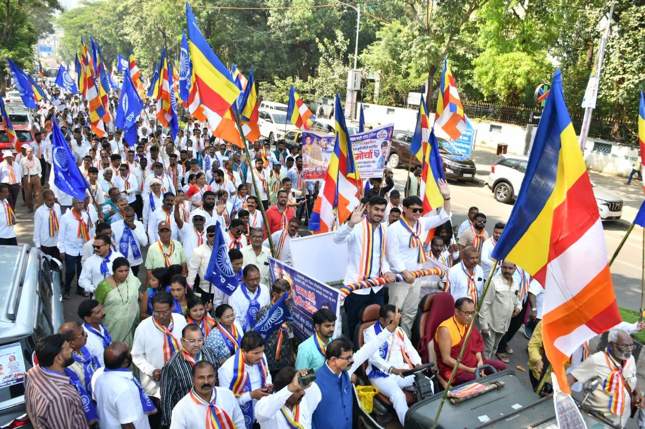 उन्होंने देश में मनुवाद, दलितों पर हमले और संविधान की अवहेलना पर चिंता व्यक्त की. हरियाणा में एक आईपीएस अधिकारी की आत्महत्या और न्यायिक हमलों का जिक्र करते हुए उन्होंने कहा कि जब तक न्याय नहीं मिलता, यह संघर्ष जारी रहेगा.