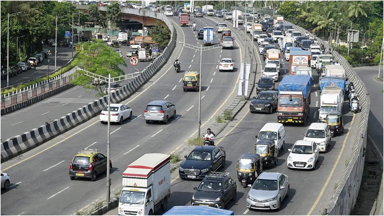 Iमुंबई पुलिस ने आसान बनाए रखा शहर का ट्रैफिक, सुचारू और सटीक योजना
