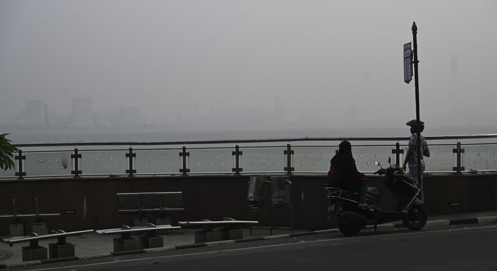 CPCB के अनुसार, AQI के स्तर को इस तरह बांटा गया है:- 0-50: अच्छा (हरा)- 51-100: संतोषजनक (हरा)- 101-200: मध्यम (पीला)- 300 से ऊपर: बहुत खराब (लाल)