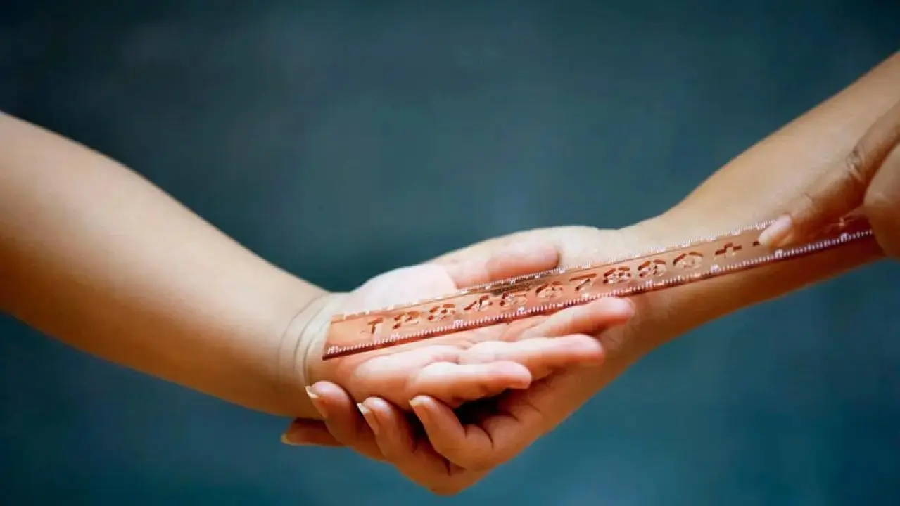 Iदिवाली होमवर्क न करने पर छात्रा को पीटा, मुंबई पुलिस ने ट्यूटर पर दर्ज की FIR