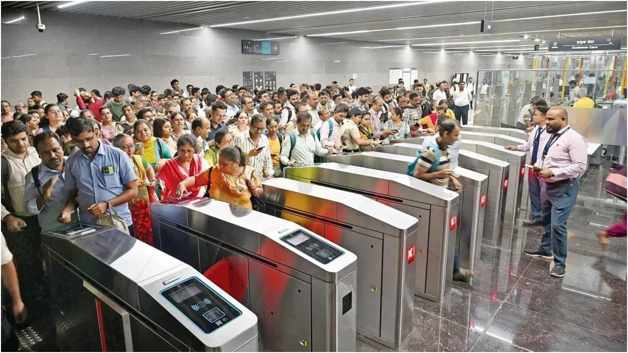 IMumbai: नई एक्वा लाइन मेट्रो में पहले दिन लाखों लोगों ने सफर किया