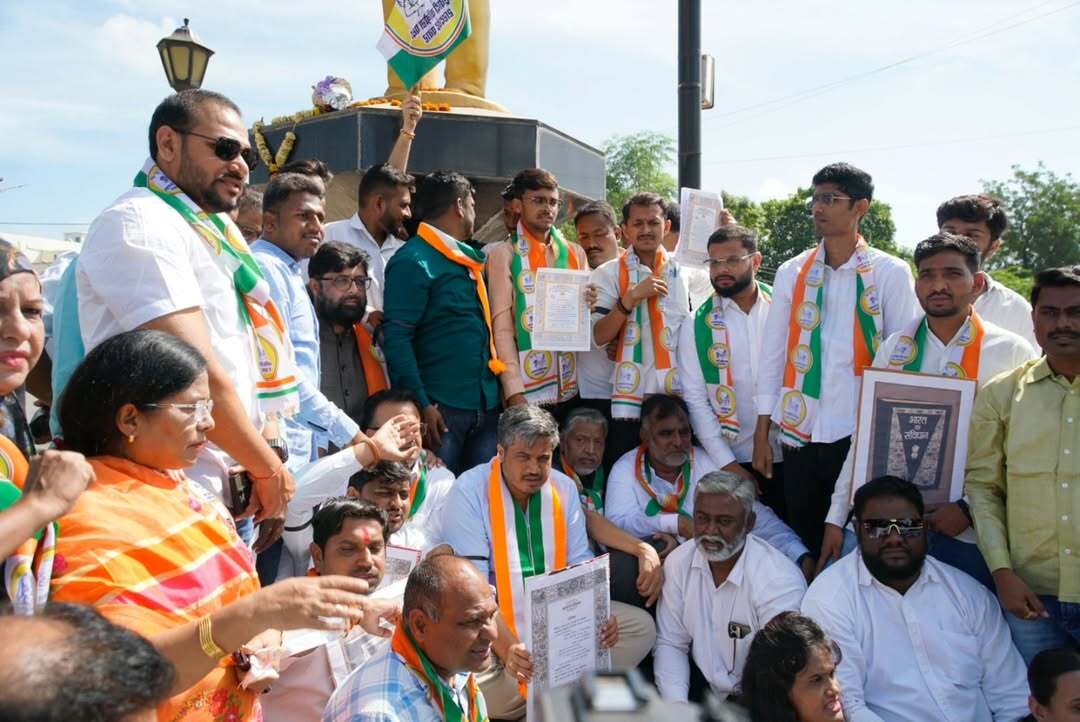 उन्होंने कहा कि इस तरह की “मनुवादी प्रवृत्ति” समाज को बाँटने और दलित-वंचित वर्गों की प्रगति रोकने की कोशिश करती है.