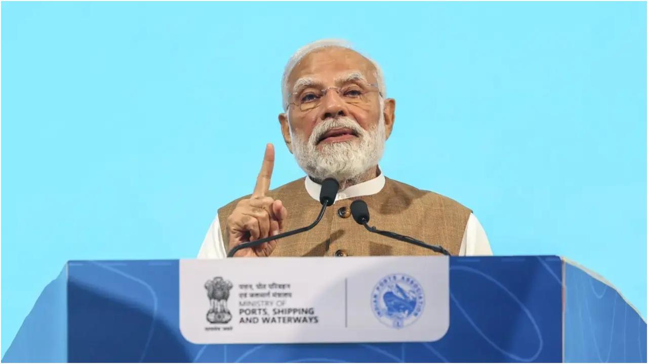 मैरीटाइम इंडिया विज़न के तहत, 150 से अधिक पहल शुरू की गई हैं, जिसके परिणामस्वरूप इस क्षेत्र में बड़े सुधार हुए हैं. भारत के प्रमुख बंदरगाहों की क्षमता दोगुनी हो गई है और टर्नअराउंड समय में उल्लेखनीय कमी आई है.