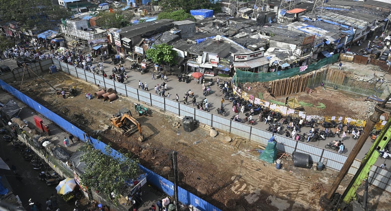 वहीं, पुराने पुल को तोड़ने का काम जनवरी 2026 तक पूरा करने की योजना है. इस पुल को कई साल पहले असुरक्षित घोषित कर दिया गया था.