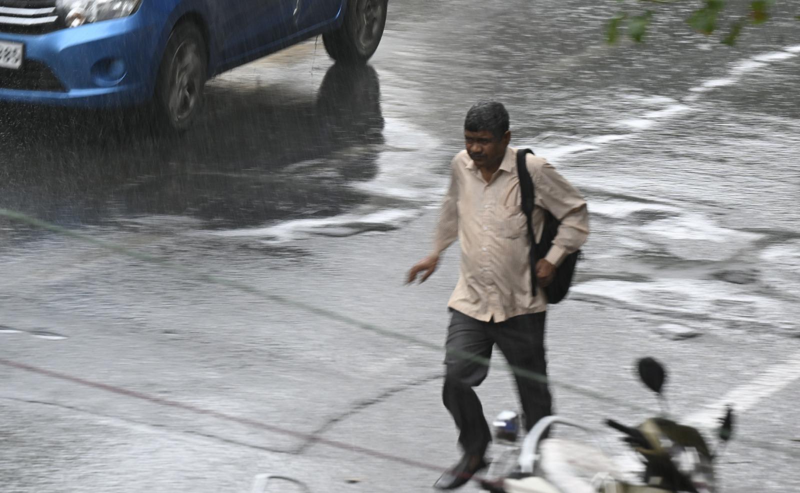 संक्षेप में, अक्टूबर के इस “अनपेक्षित मानसून” का कारण न तो मौसम विभाग की गलती है और न ही किसी वैज्ञानिक चूक का नतीजा — बल्कि यह अरब सागर की