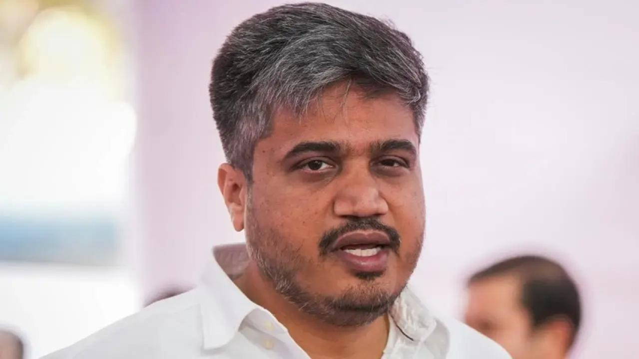 Iपुणे कॉलेज में जातिगत भेदभाव विवाद, रोहित पवार ने प्रिंसिपल हटाने की मांग की