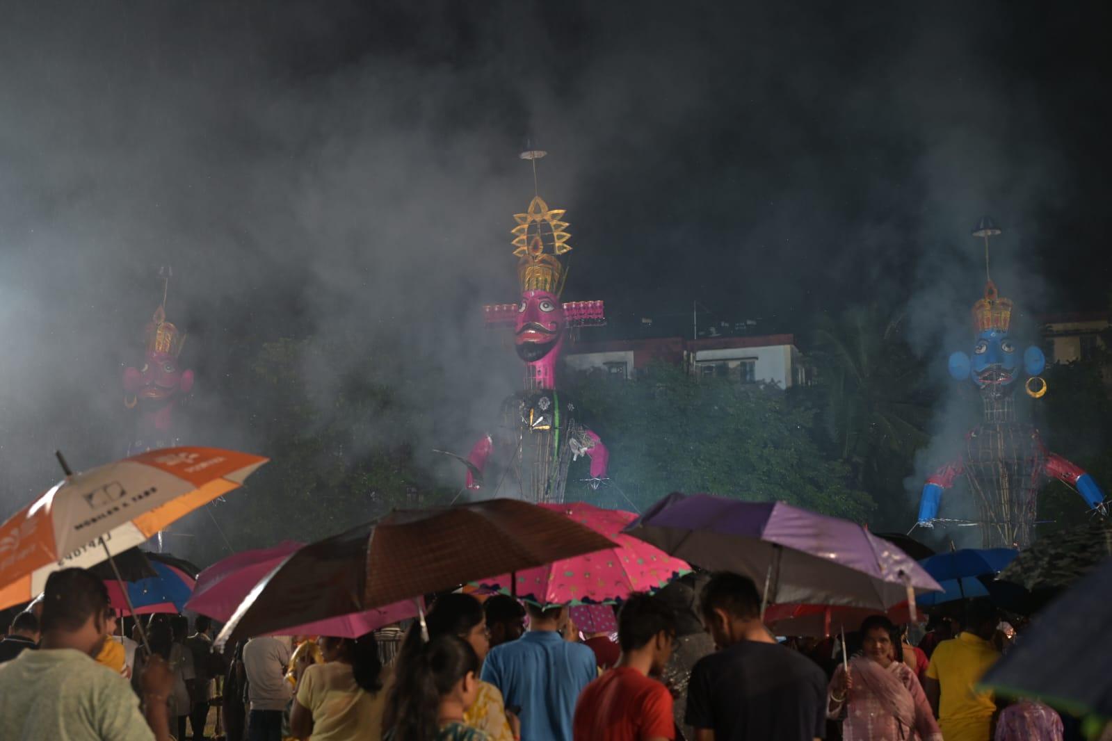 मुंबई में दशहरा का यह आयोजन न केवल धार्मिक दृष्टि से महत्वपूर्ण रहा, बल्कि लोगों के बीच भाईचारे, उत्साह और संस्कृति को भी मजबूती प्रदान करने वाला रहा.