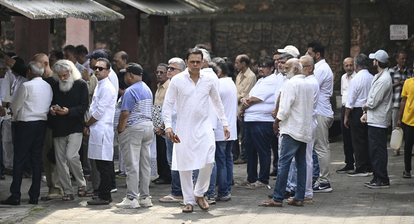 सतीश शाह के निधन से मनोरंजन जगत ने एक ऐसा अभिनेता खो दिया है जिसने हर भूमिका में सहजता और गहराई का मेल दिखाया. उनकी विरासत आने वाली पीढ़ियों के कलाकारों के लिए प्रेरणा बनकर जीवित रहेगी.