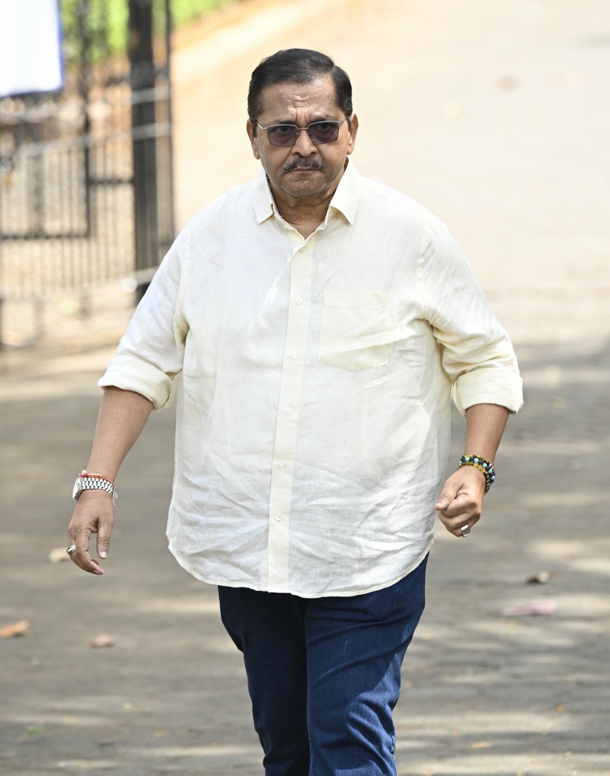 अभिनेता टीकू तलसानिया भी इस दौरान नजर आए.