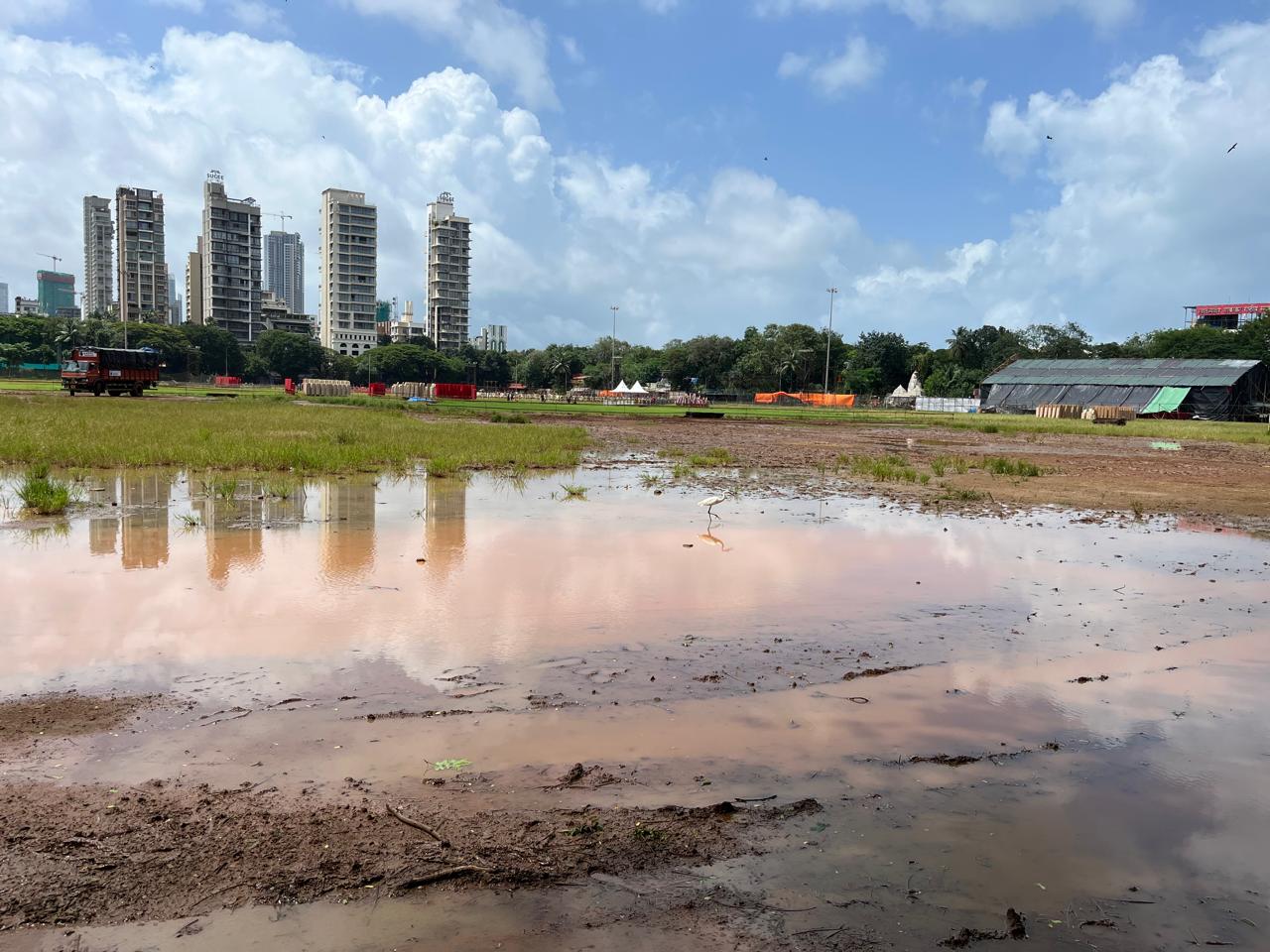 शिवाजी पार्क में दशहरा रैली केवल राजनीतिक आयोजन नहीं बल्कि शिवसेना के कार्यकर्ताओं और समर्थकों के लिए सांस्कृतिक और भावनात्मक उत्सव का रूप भी लेती है.