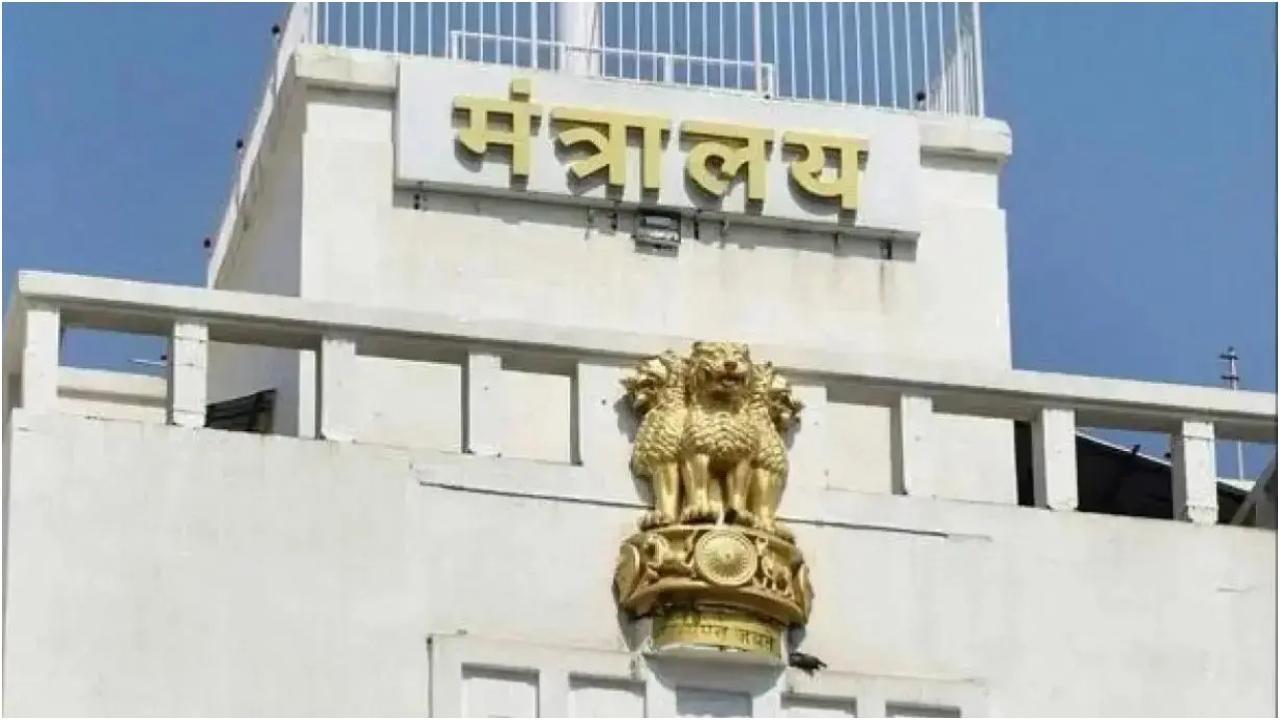IMumbai: मंत्रालय में बुजुर्ग व्यक्ति ने खुद को जिंदा जलाने का प्रयास किया