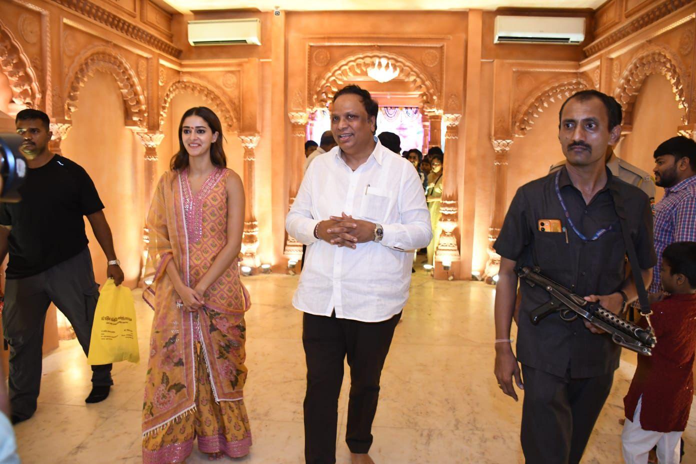 महाराष्ट्र के मिनिस्टर आशीष शेलार ने इस मौके पर कहा कि गणेशोत्सव केवल धार्मिक आयोजन नहीं, बल्कि सामाजिक और सांस्कृतिक एकता का भी प्रतीक है. 