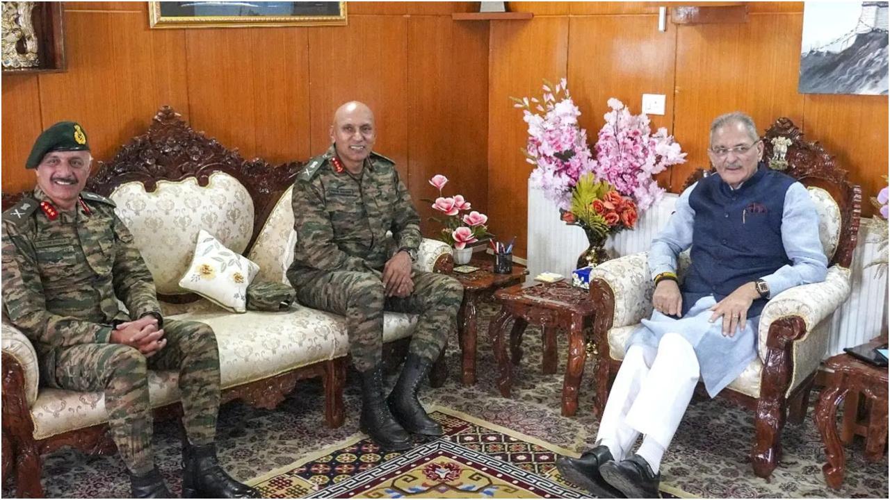 Iसेना कमांडर ने की लद्दाख में सैनिकों की परिचालन तैयारियों की समीक्षा