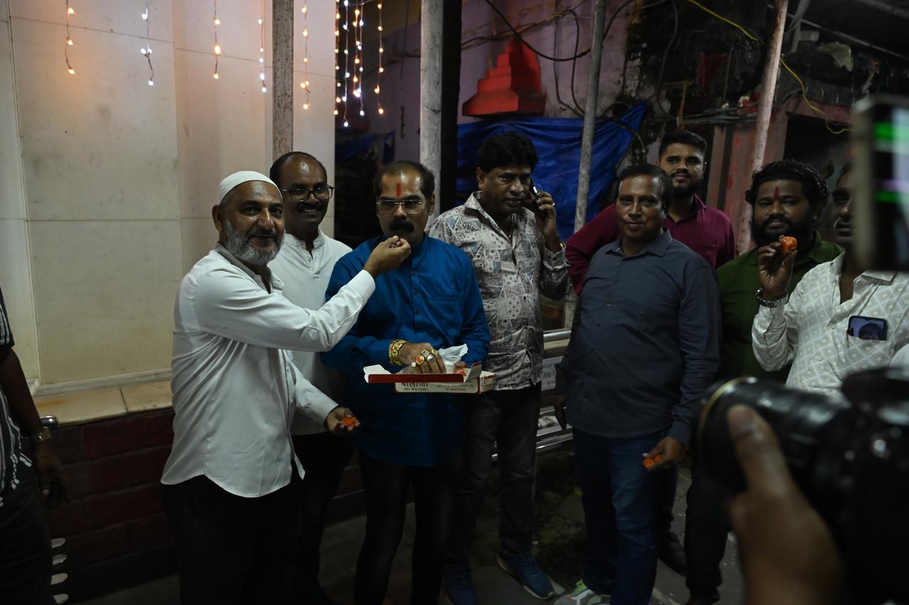 अरुण गवली को मुंबई के शिवसेना पार्षद कमलाकर जामसांदेकर की हत्या के मामले में उम्रकैद की सजा सुनाई गई थी. 2007 में हुई इस हत्या ने मुंबई की राजनीति और अंडरवर्ल्ड जगत दोनों को हिला दिया था. 