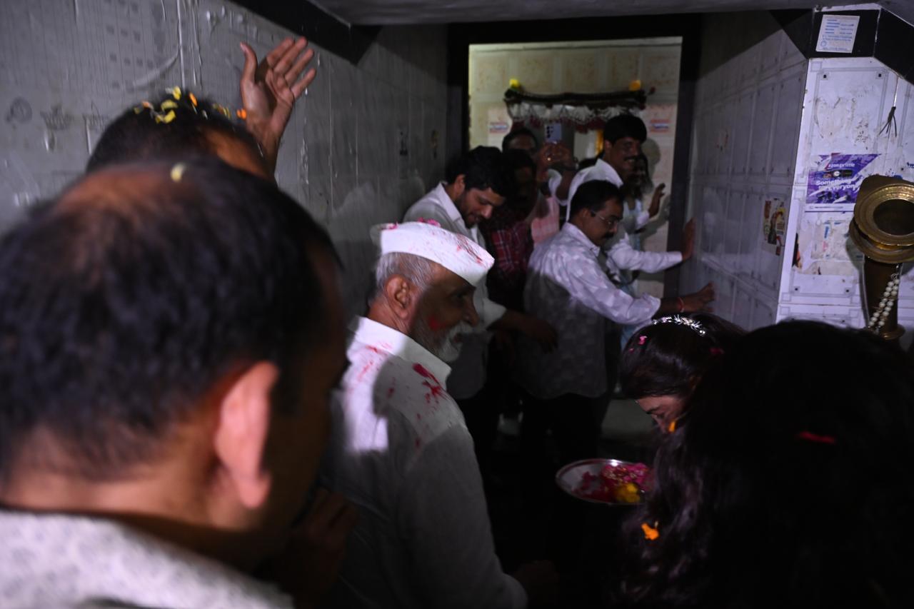 तब से वह नागपुर सेंट्रल जेल में बंद थे. इस दौरान उनकी तबीयत भी कई बार बिगड़ी और उनकी उम्रदराज़ स्थिति को देखते हुए कई बार अदालत से राहत की मांग की गई.