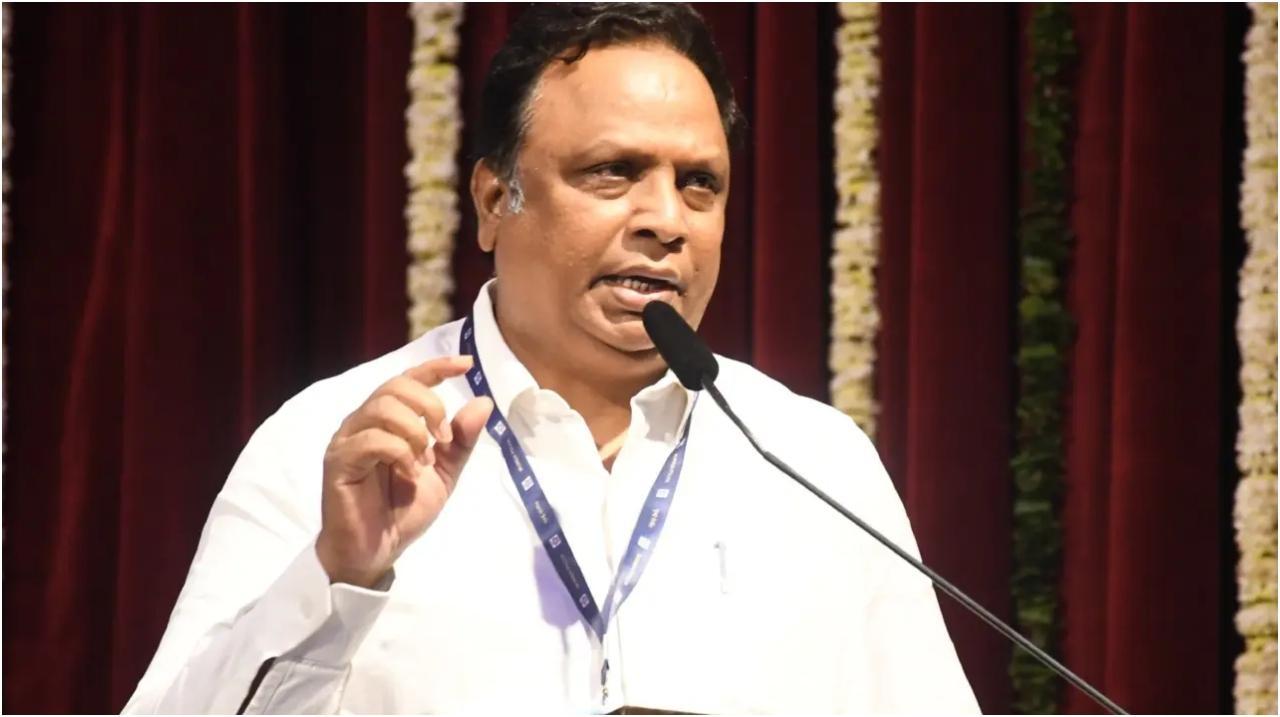 आशीष शेलार ने कहा कि कई कार्यकर्ताओं, राजनीतिक दलों के कार्यकर्ताओं और प्रदर्शनकारियों पर बेवजह मामला दर्ज किया गया. फ़ाइल तस्वीर