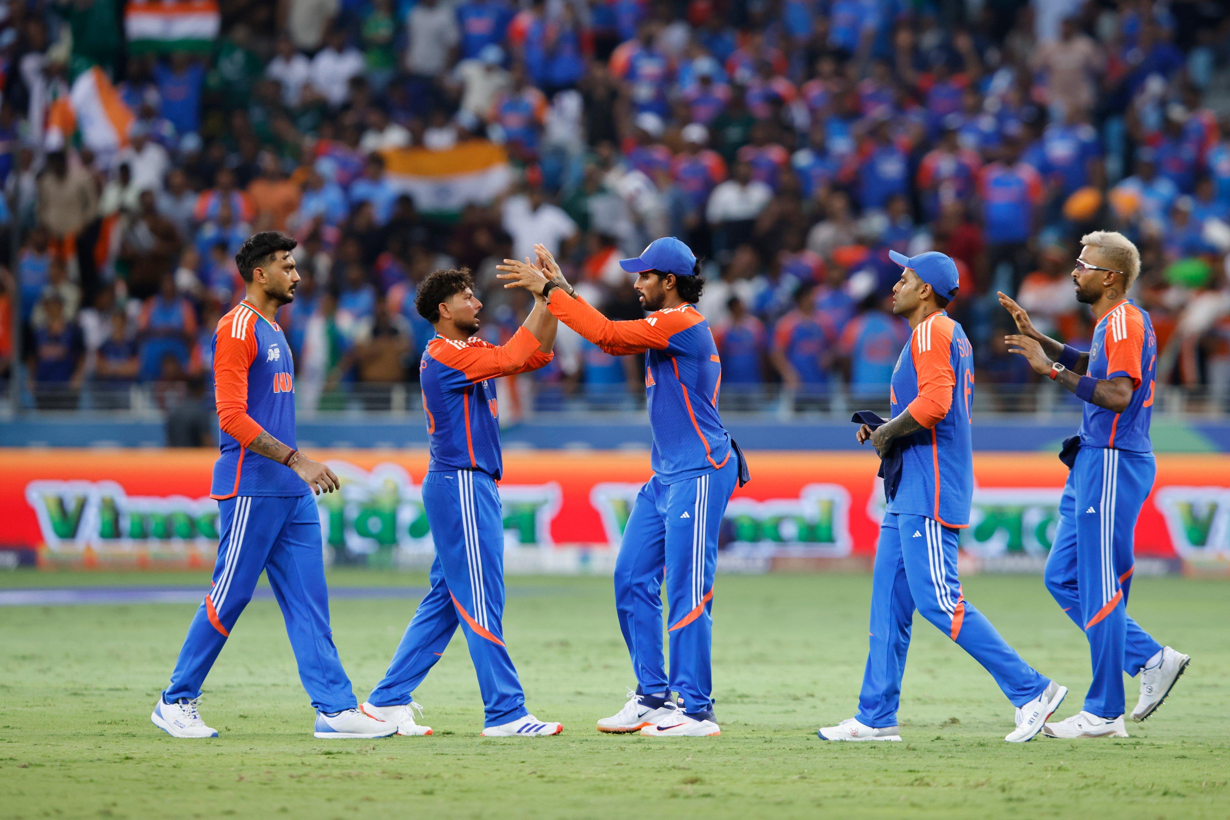 भारत ने लक्ष्य 16.5 ओवर में सात विकेट शेष रहते हासिल कर लिया. जैसे ही विजयी रन बना, स्टेडियम नीले रंग के समंदर में बदल गया. खिलाड़ी एक-दूसरे को गले लगा रहे थे, ड्रेसिंग रूम में झंडे लहरा रहे थे और दर्शक दीर्घा में `भारत माता की जय` गूंज रही थी.