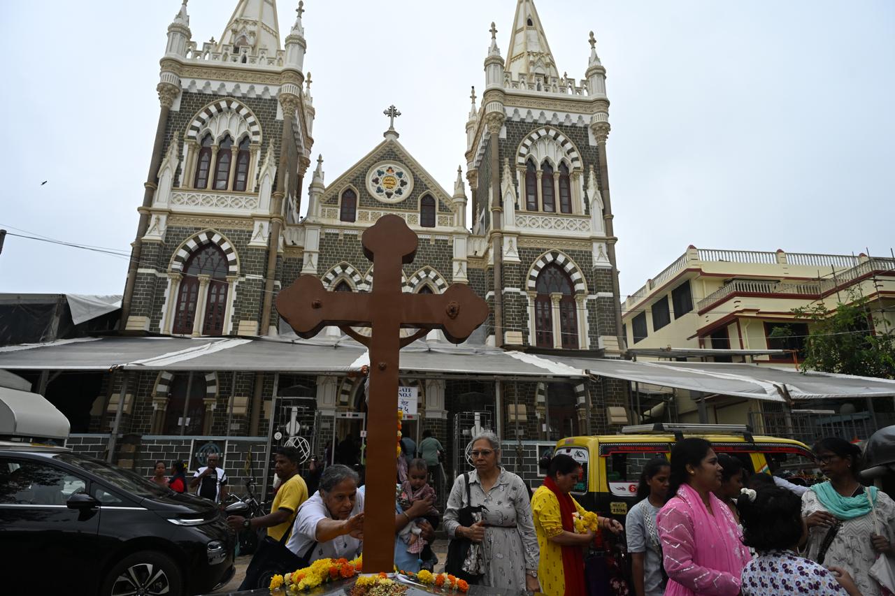 यह आयोजन धार्मिक उत्सव के साथ-साथ सांस्कृतिक अनुभव का भी अवसर प्रदान करता है और शहर की बहुलतापूर्ण संस्कृति को जीवंत रूप में प्रदर्शित करता है.