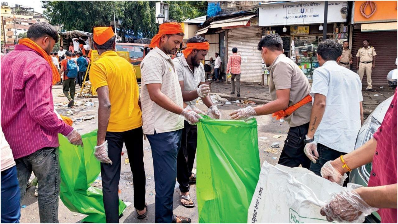 Iमुंबई में मराठा मोर्चा के बाद बीएमसी उठाया ने 101 टन कचरा