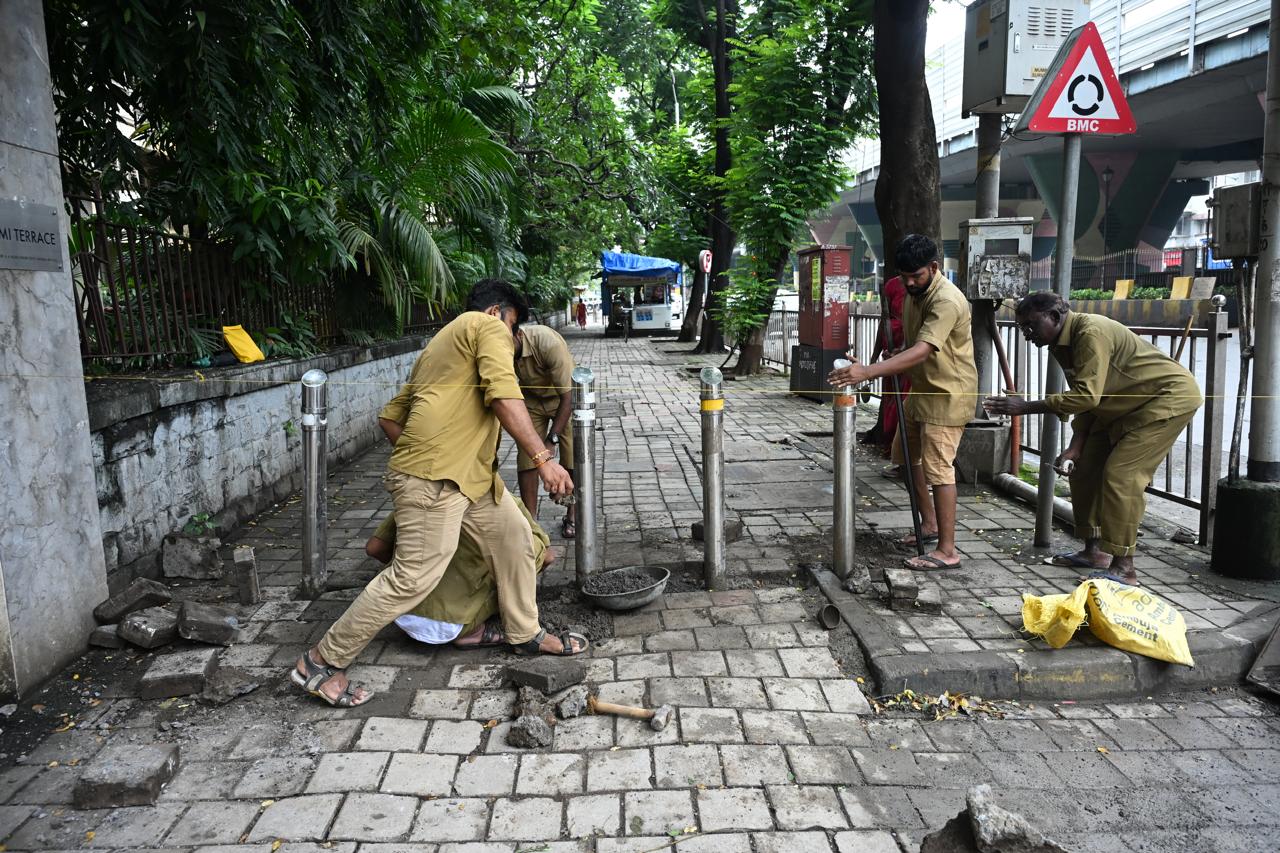 इस काम की शुरुआत के साथ ही स्थानीय निवासियों और पैदल यात्रियों ने राहत की सांस ली है. 
