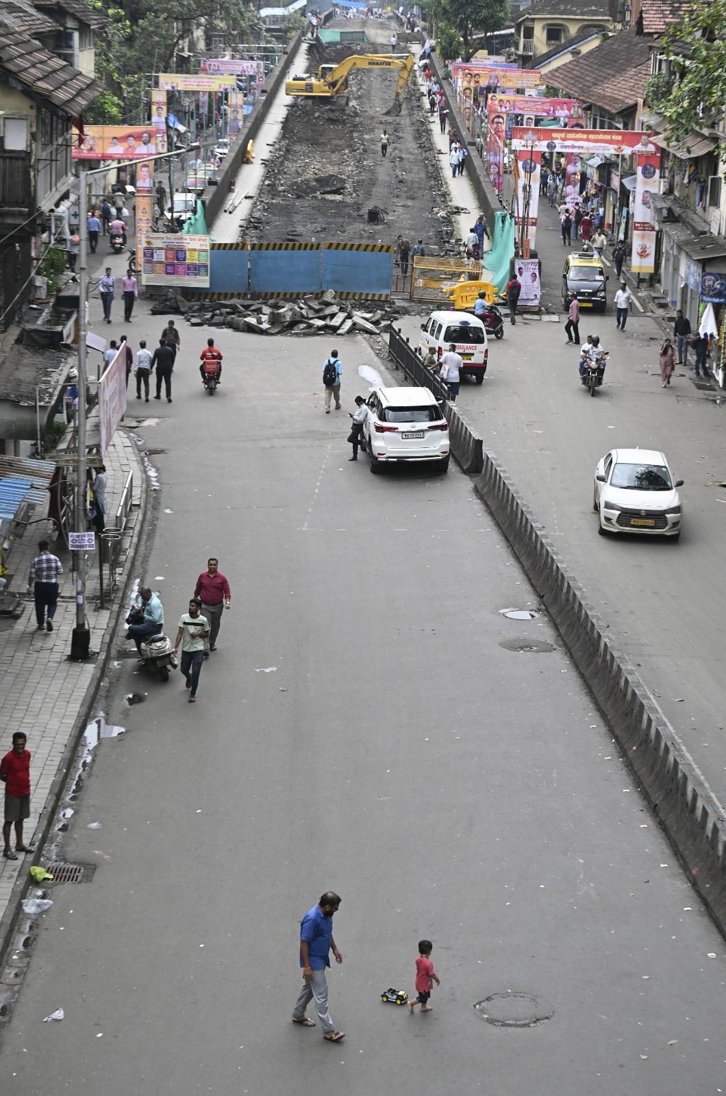 पहले चरण में ब्रिज के स्तंभों और किनारों पर खुदाई और मजबूती के परीक्षण किए जा रहे हैं. इसके बाद मुख्य संरचना को धीरे-धीरे हटाया जाएगा. 