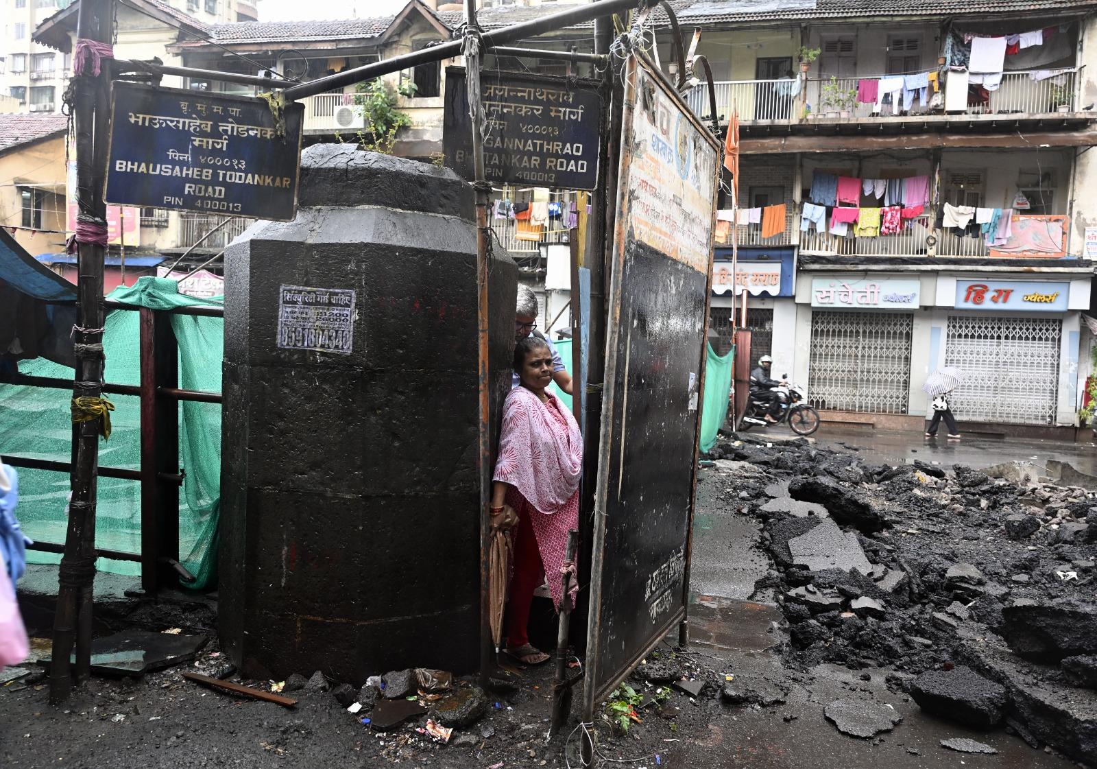 यह महत्वाकांक्षी सड़क परियोजना बांद्रा-वर्ली सी लिंक और कोस्टल रोड को मुंबई ट्रांस-हार्बर लिंक (अटल सेतु) से जोड़ेगी.