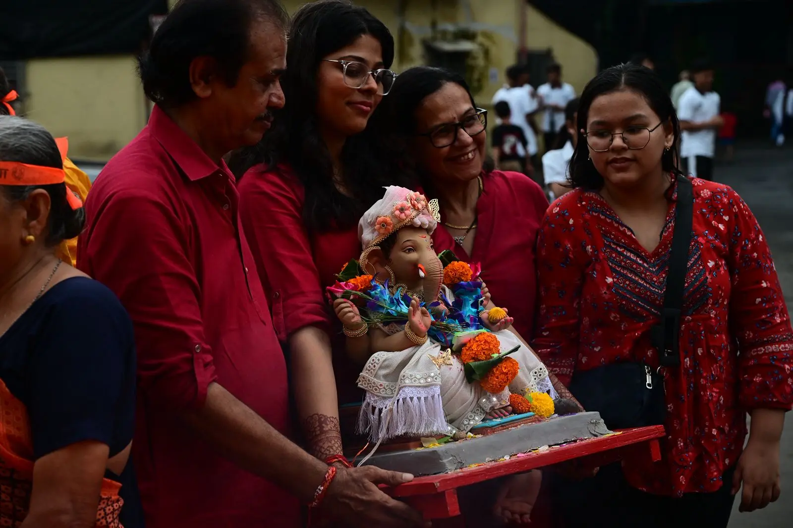 सुरक्षा को लेकर बीएमसी ने जुलूस में भाग लेने वाले भक्तों के लिए निर्देश जारी किए हैं. 