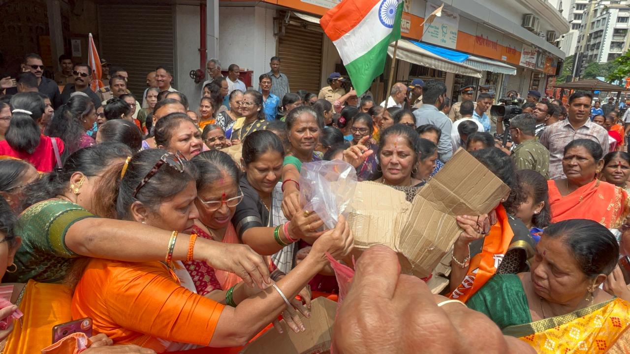 उन्होंने जनता से अपील की कि वे इस मैच का बहिष्कार करें और देशभक्ति का संदेश पूरी दुनिया के सामने मजबूती से रखें. 