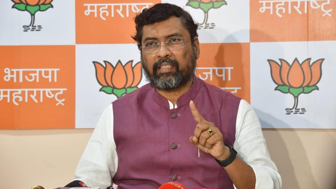 Iबीजेपी ने उद्धव ठाकरे पर साधा निशाना: दशहरा सभा रद्द कर राशि बाढ़ पीड़ितों को दे
